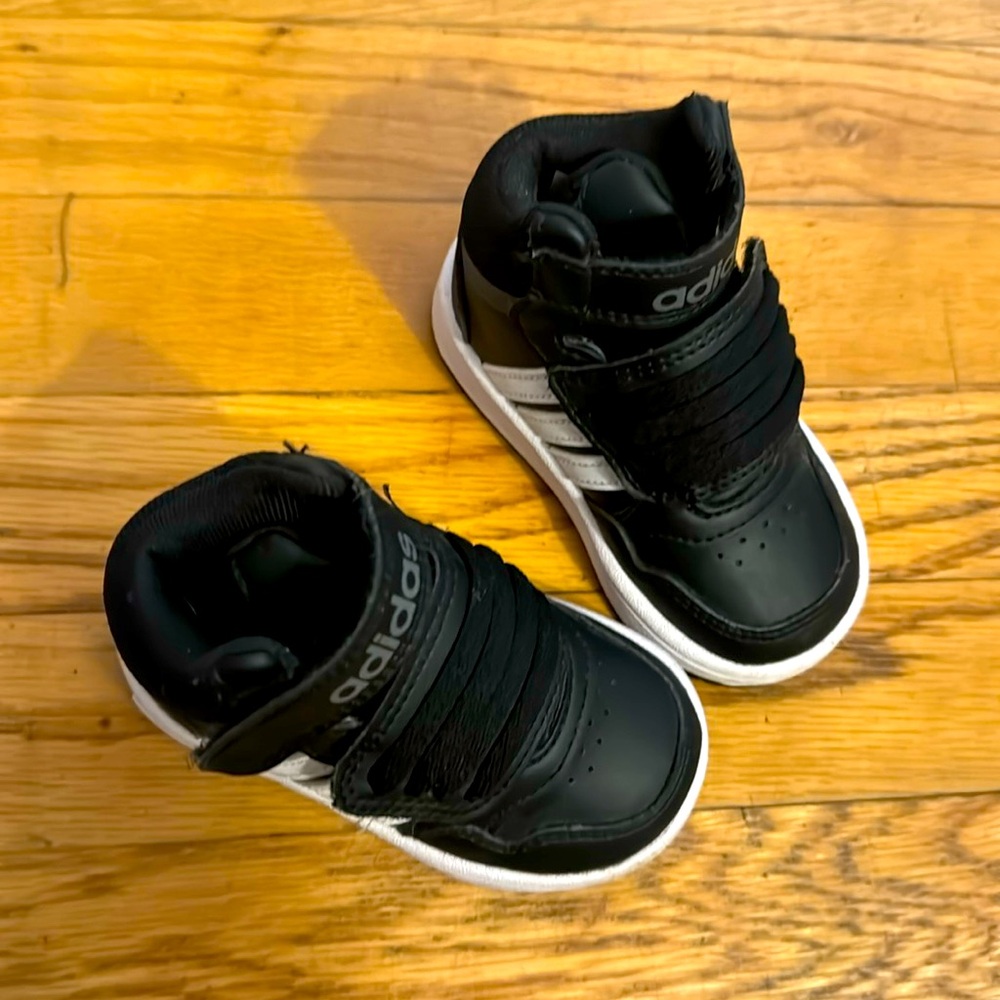 Size toddler 5 adidas sneakers never worn